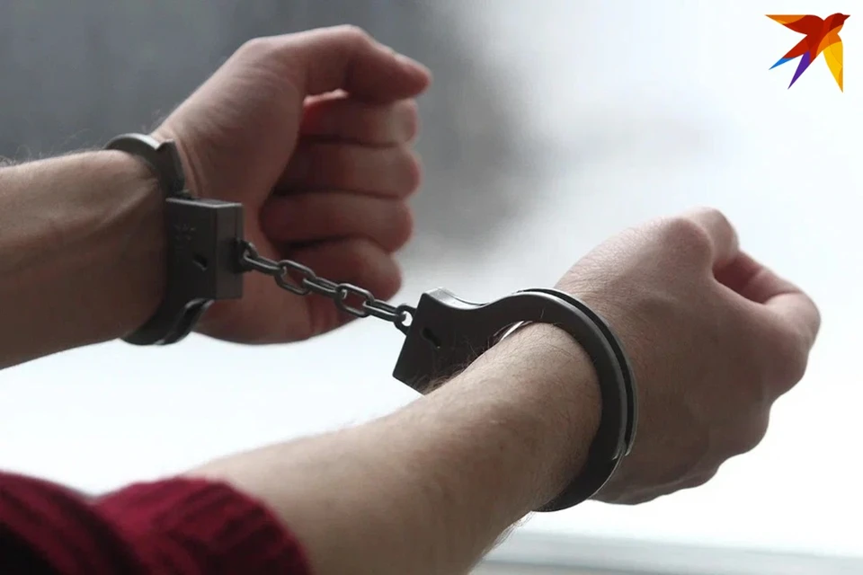 В Минске бездомный украл у посетителя ресторана наушники и деньги из кошелька, пока тот спал за столиком. Снимок носит иллюстративный характер.