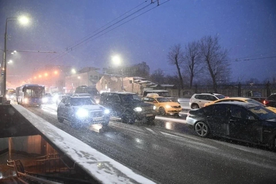 Загруженность дорог в Москве выросла до десяти баллов
