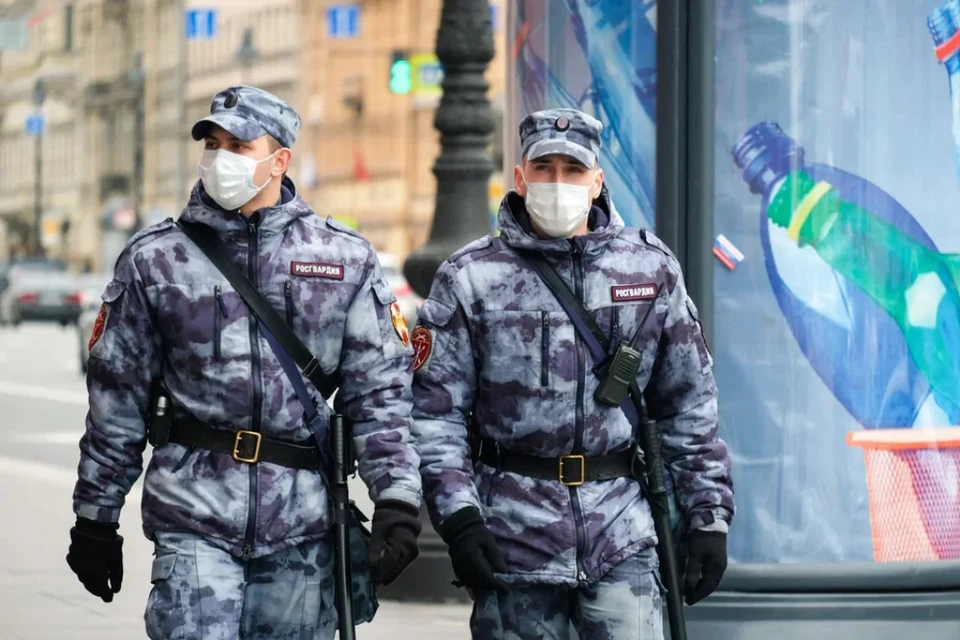 Росгвардейцы задержали воришку презервативов в гипермаркете Петербурга.