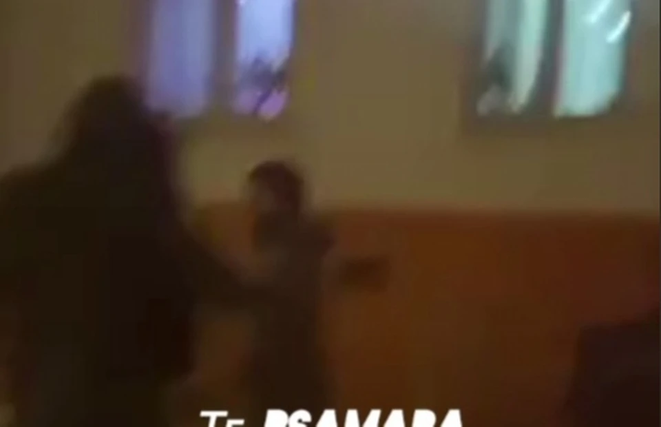 Молодый люди устроили драку на улице. Фото: "Подслушано Самара"