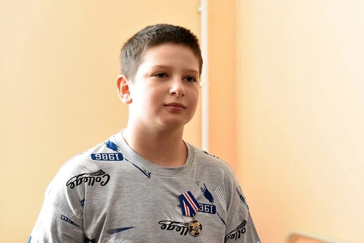 Брянского мальчика, спасшего двух школьниц при атаке диверсантов, наградил Путин