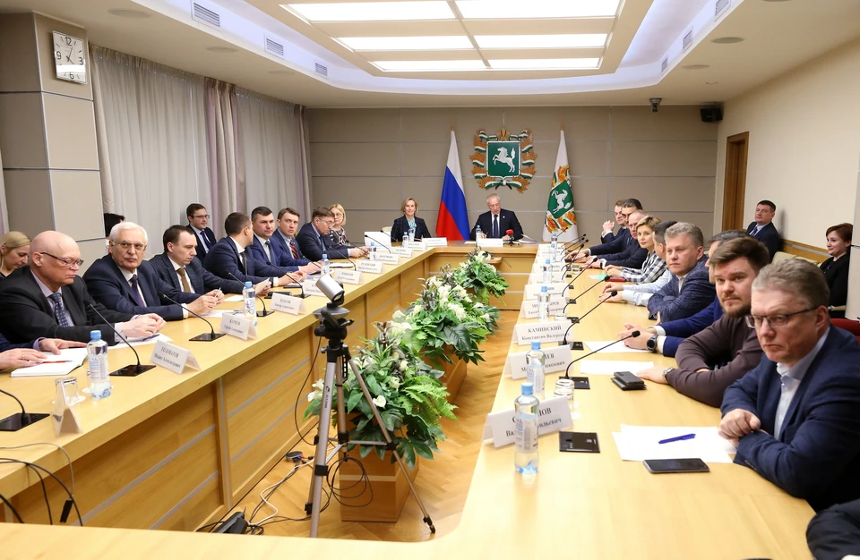 На встреча Владимир Мазур отметил, что развитие промышленных кластеров идёт полным ходом.