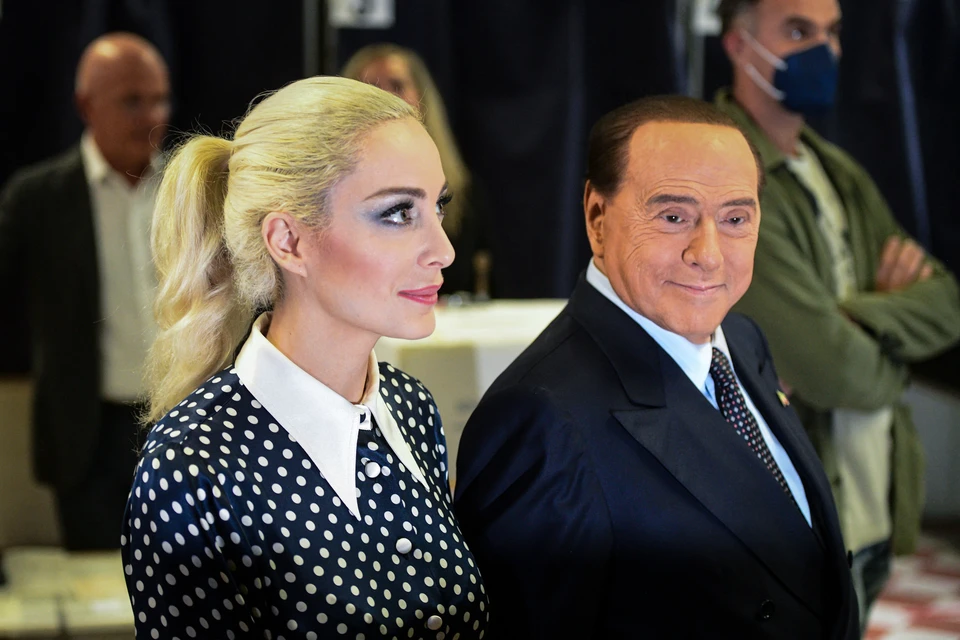 Сильвио Берлускони и Марта Фашина.