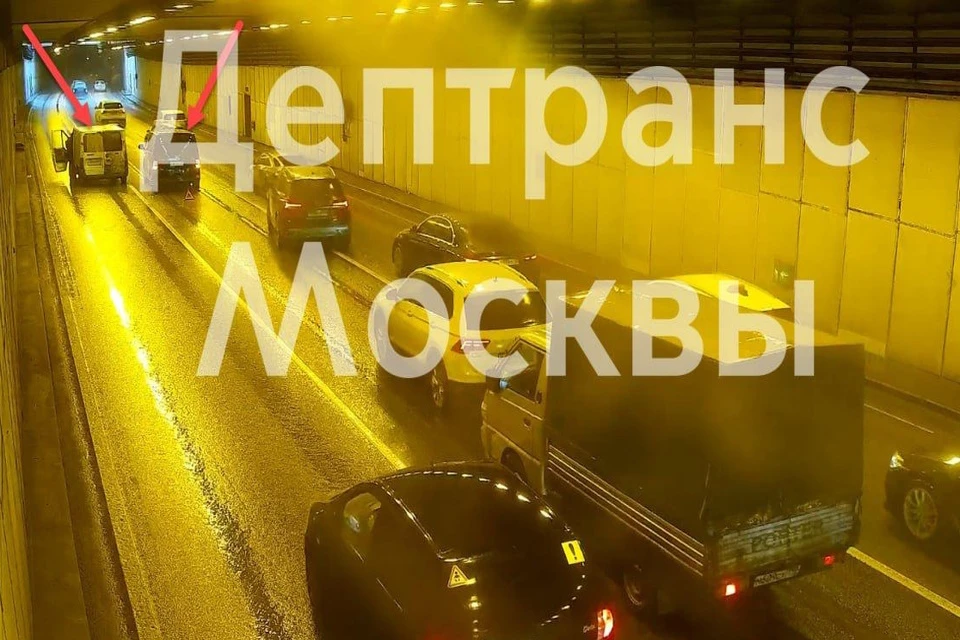 На месте работают оперативные службы города