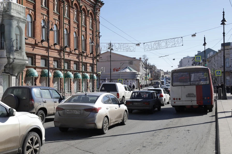 Движение автомобилей будет осуществляться в соответствии с временными знаками.