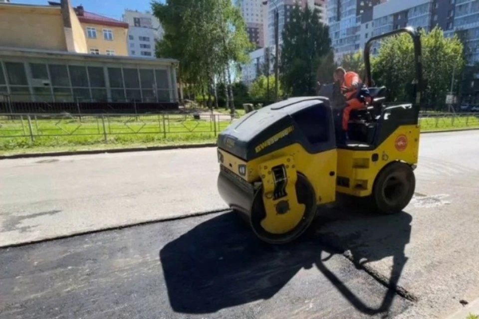 Глава города Кирова отметила, что провалы необходимо устранить до лета. ФОТО: Администрация города Кирова