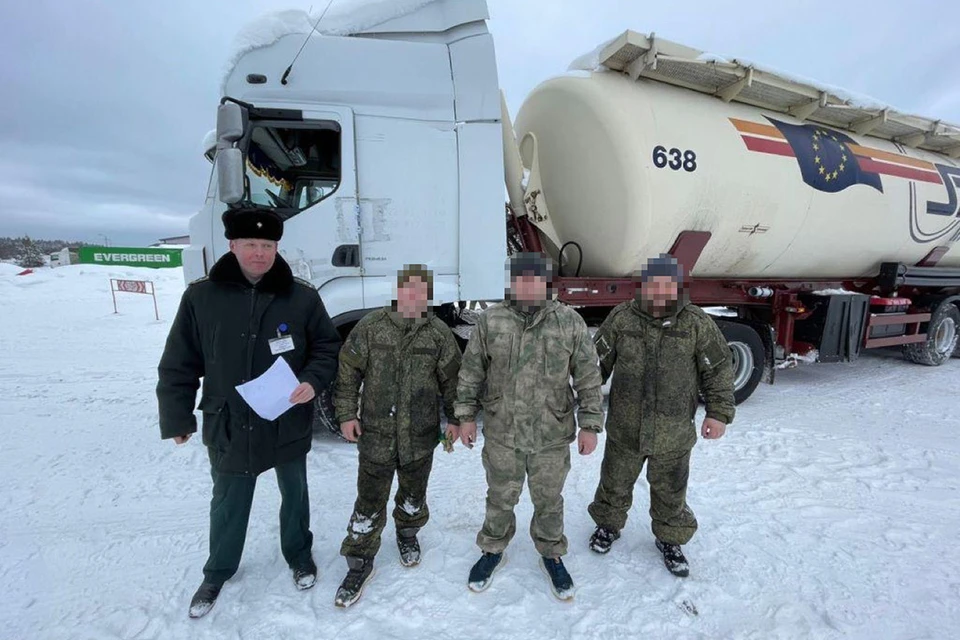 Таможня передала Минобороны два автомобиля и тягач, конфискованные в Ленобласти. Фото: sztu.customs.gov.ru