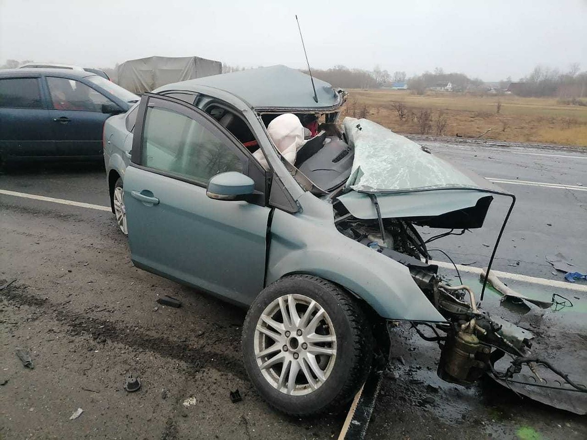 В Тамбовской области в страшной аварии погибли 2 человека и еще двое  оказались в больнице - KP.RU