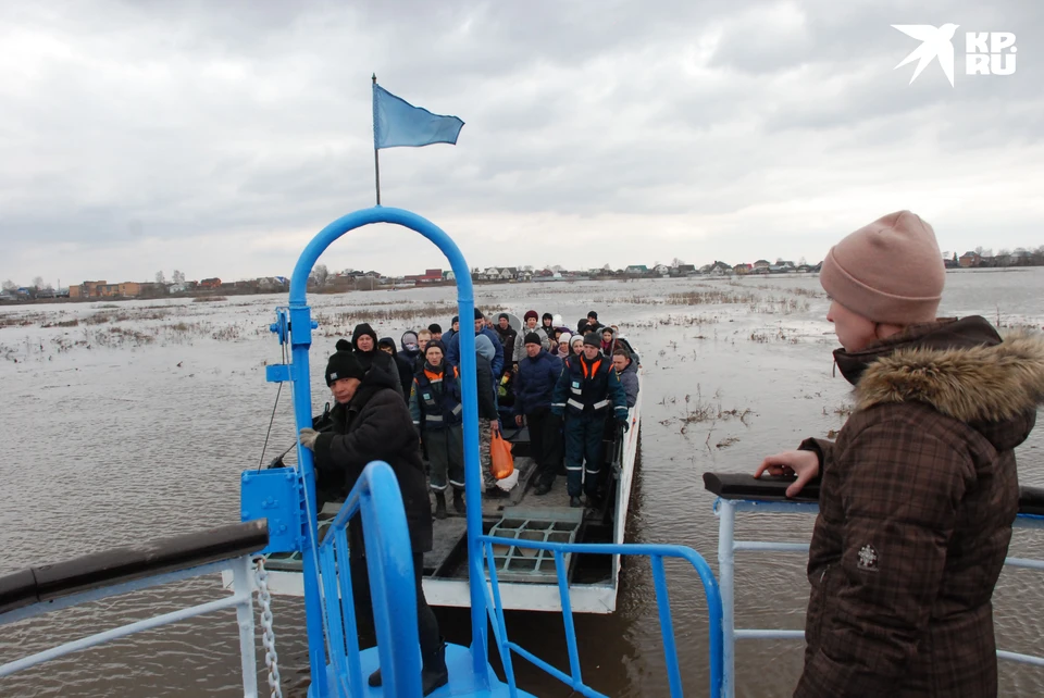 Как справляются с разливом жители отрезанных сел в Рязанском районе