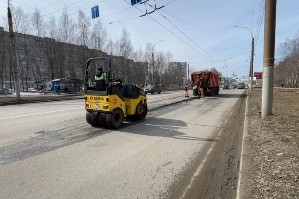 Дорожникам предстоит отремонтировать еще более 30 участков. Фото Администрация города Киров