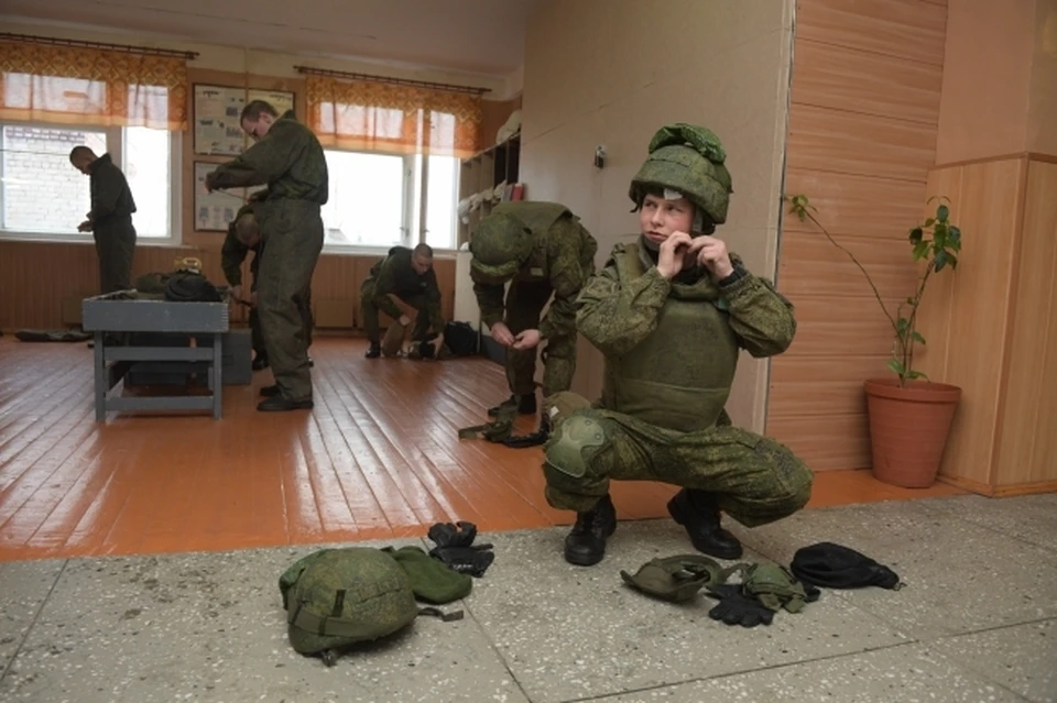 На службу забирают мужчин от 18 до 27 лет.