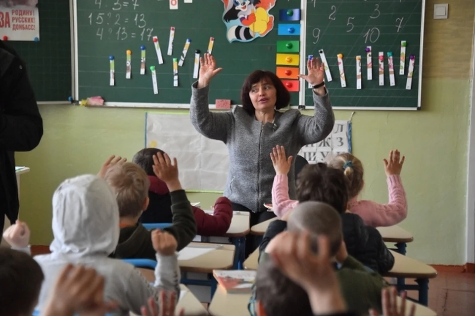 Повышение зарплат бюджетникам произойдет в три этапа в этом году.