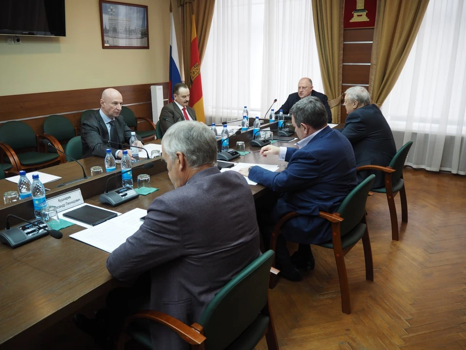 Депутат Государственной Думы РФ Сергей Веремеенко принял участие в заседании Совета. Фото: ЗСТО