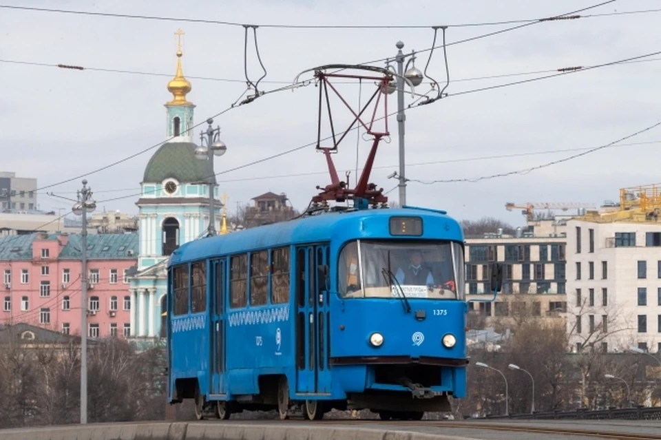 В Уфу 6 апреля привезли первый из семи трамваев, которые городу по договоренности бесплатно передает правительство Москвы