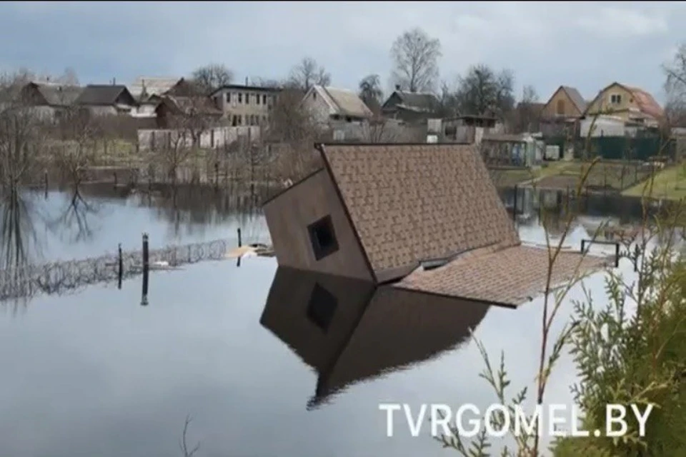 В Гомеле из-за паводка уплыл частный дом. Фото: скриншот с видео телерадиокомпании «Гомель»