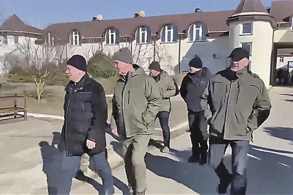 Владимир Сальдо (на фото - второй слева).