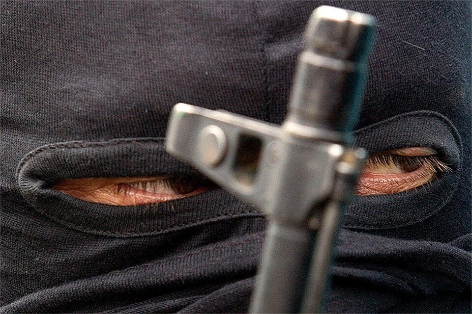 В Киеве неизвестный обстрелял из автомата Калашникова здание магазина