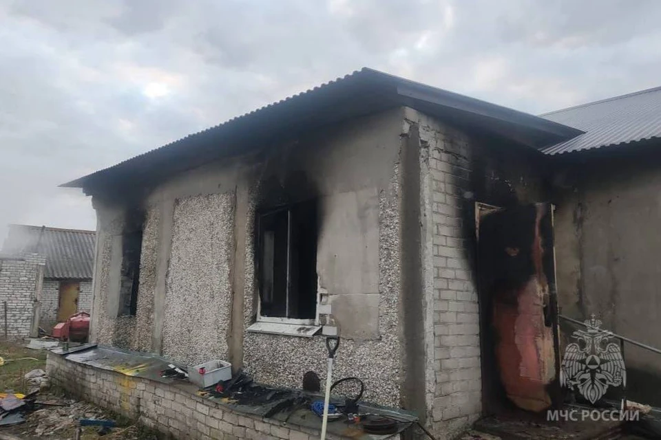 В Грязинском районе загорелся дом