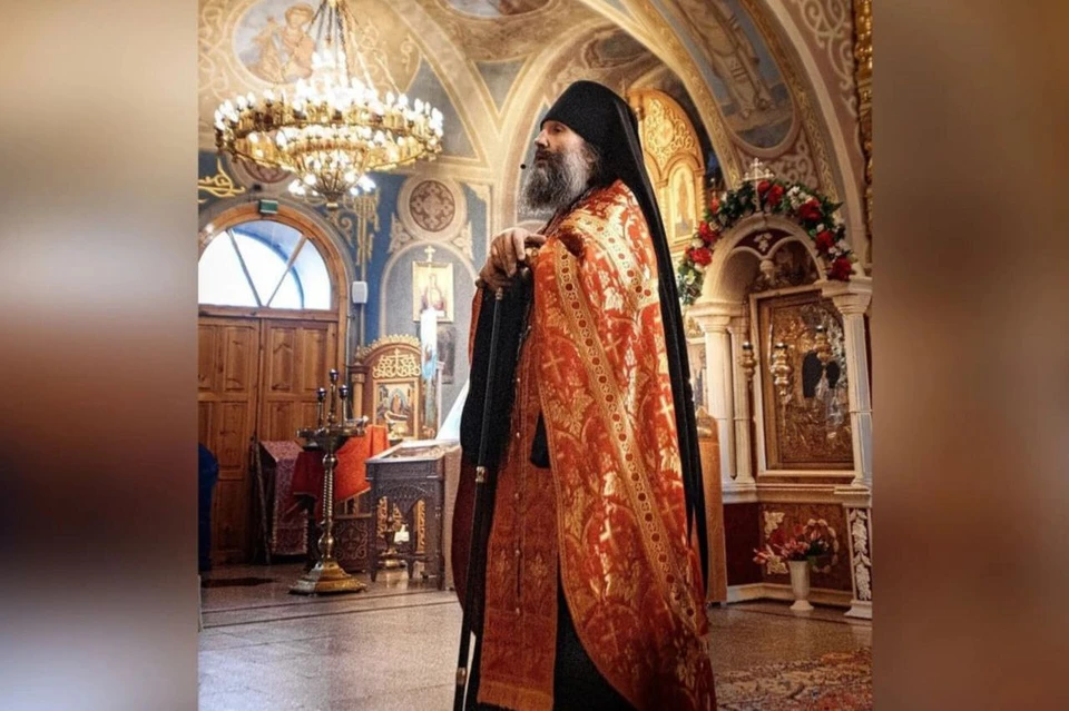 Отец Варнава готовится окормлять военнослужащих молитвой. Фото: Димитриевский мужской монастырь