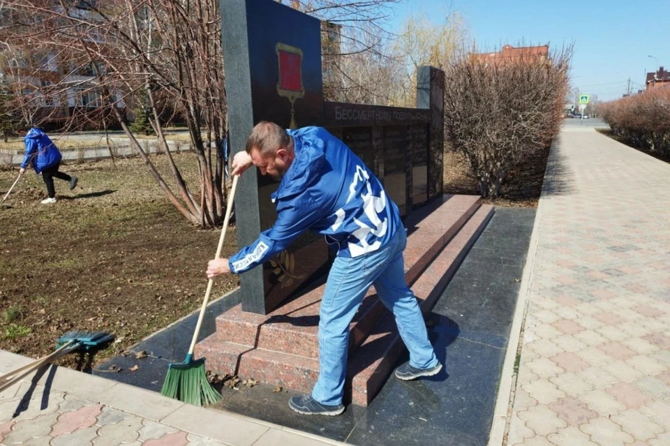 В Оренбуржье приводят в порядок воинские захоронения и мемориалы, посвященные подвигу советских солдат в годы Великой Отечественной войны.