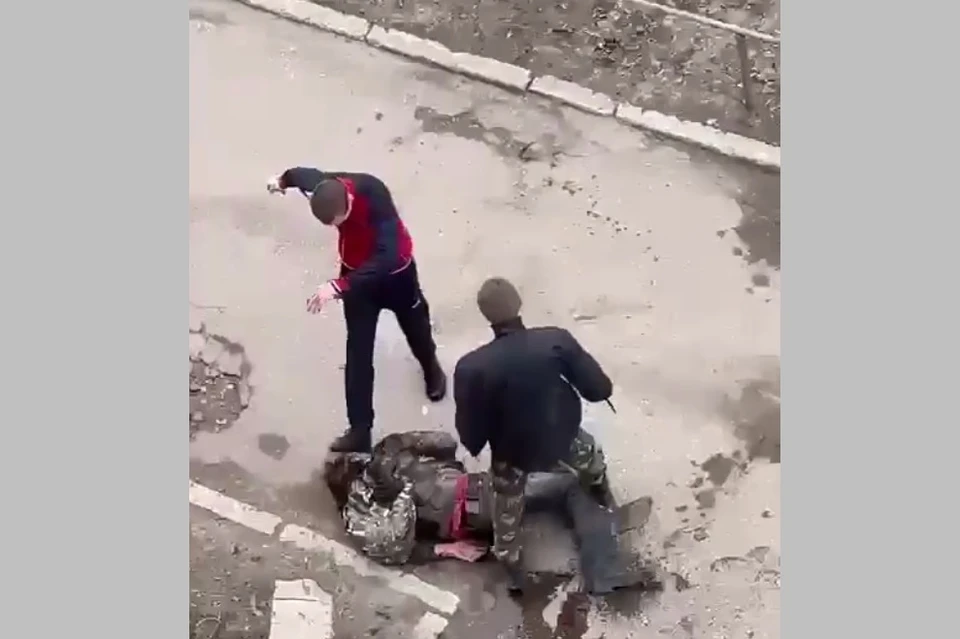 Мужчину на улице Радищева в центре Рязани убили из-за бутылки водки.