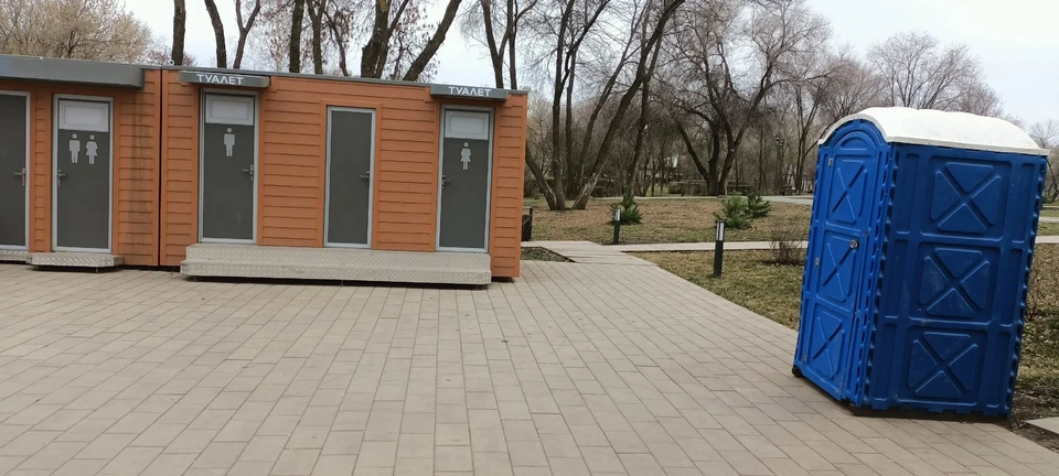 Модульные туалеты в парке "Молодежный" стали жертвами вандалов / Фото: vk.com/truesamara