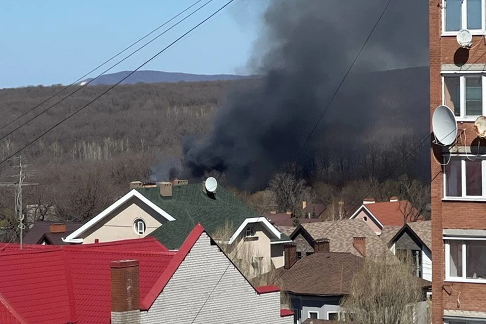 Густой дым видно с соседних улиц