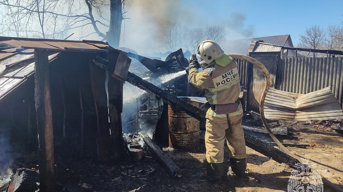 Появились фотографии с места крупного пожара на 9-ой просеке в Самаре 16  апреля 2023 года - KP.RU