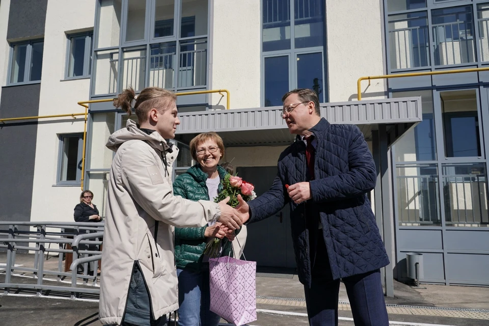 Губернатор поздравил новоселов