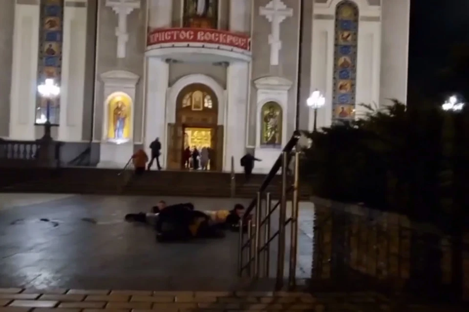 В Донецке назвали виновных сегодняшнего обстрела центра города. Фото: Скриншот с видео обстрела храма