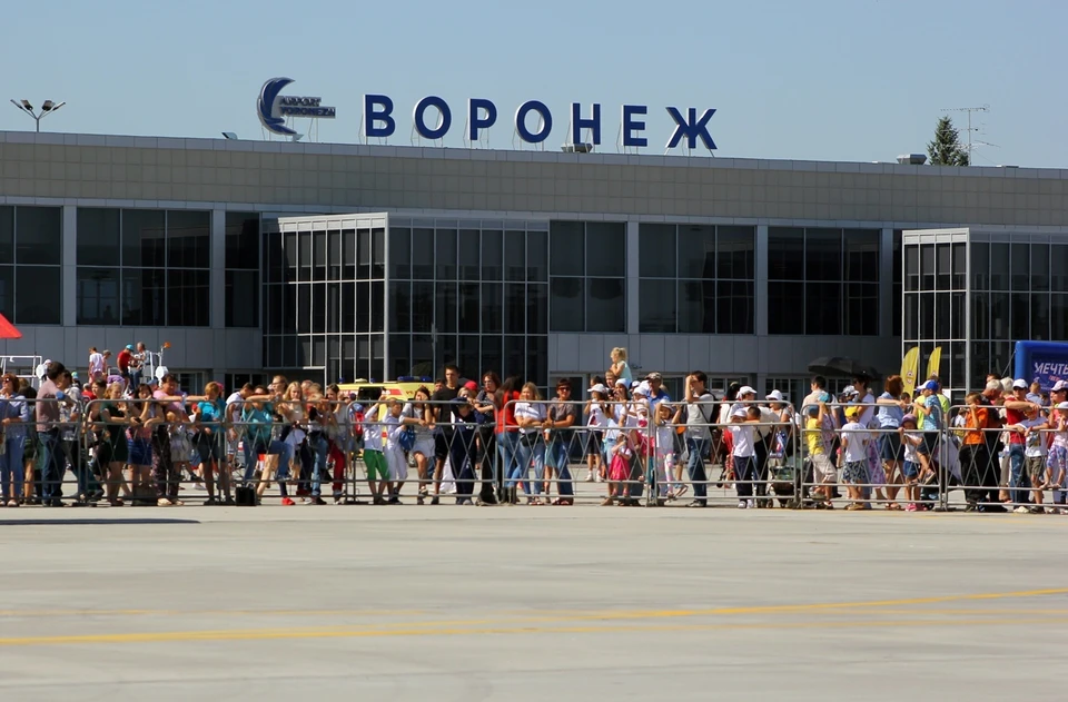 Аэропорт воронеж имени петра. Аэропорт Воронеж. Новый аэропорт Воронеж. Аэропорт Воронеж фото. Аэропорт Воронеж сотрудники.