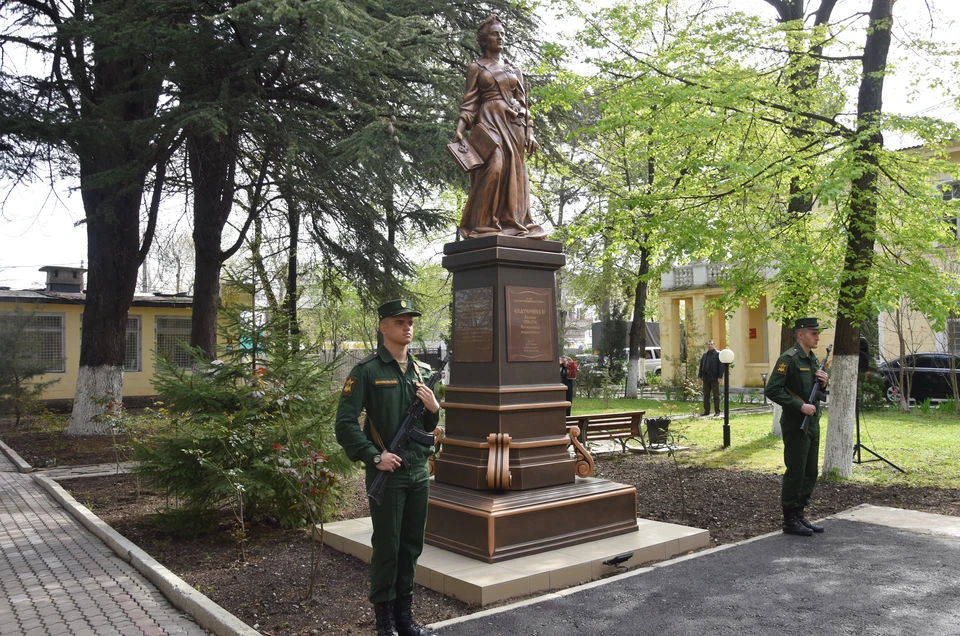 Памятник екатерине симферополь фото В симферопольской воинской части открыли памятник Екатерине II - KP.RU