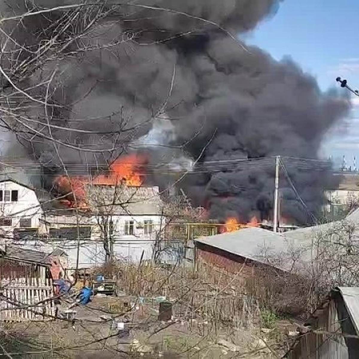 В Самарской области случился еще один крупный пожар, из-за которого  пострадал мужчина - KP.RU