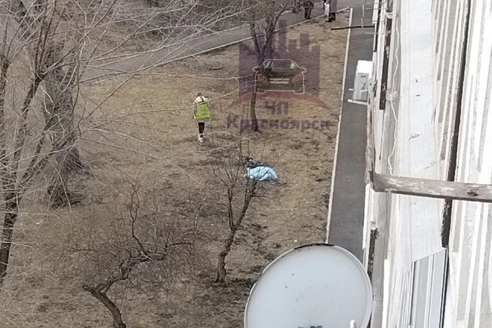 В Красноярске с девятого этажа выпал пожилой мужчина. Фото: ЧП-Красноярск
