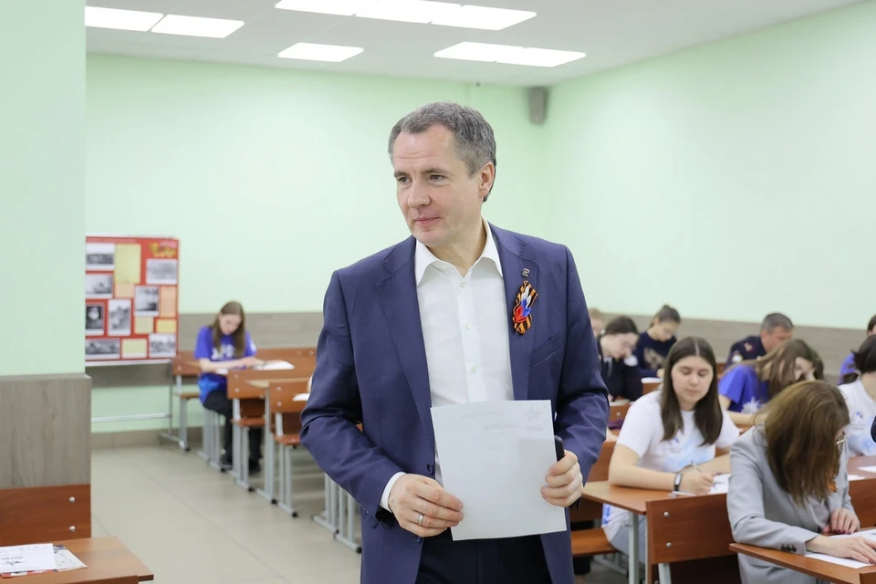 Вячеслав Гладков принял участие в акции "Диктант Победы".