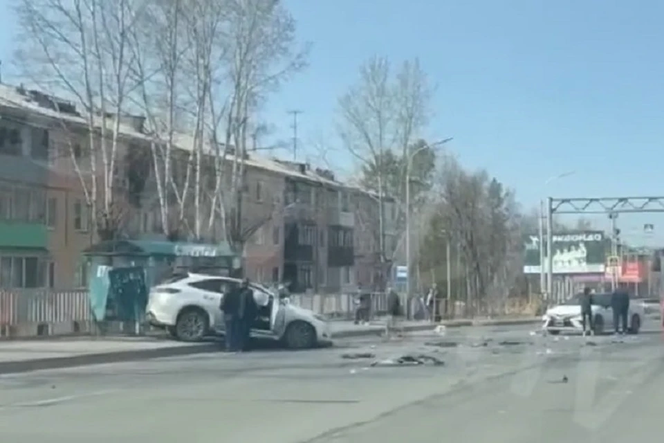 Две машины разбились на Краснореченской в Хабаровске Фото: скриншот из видео