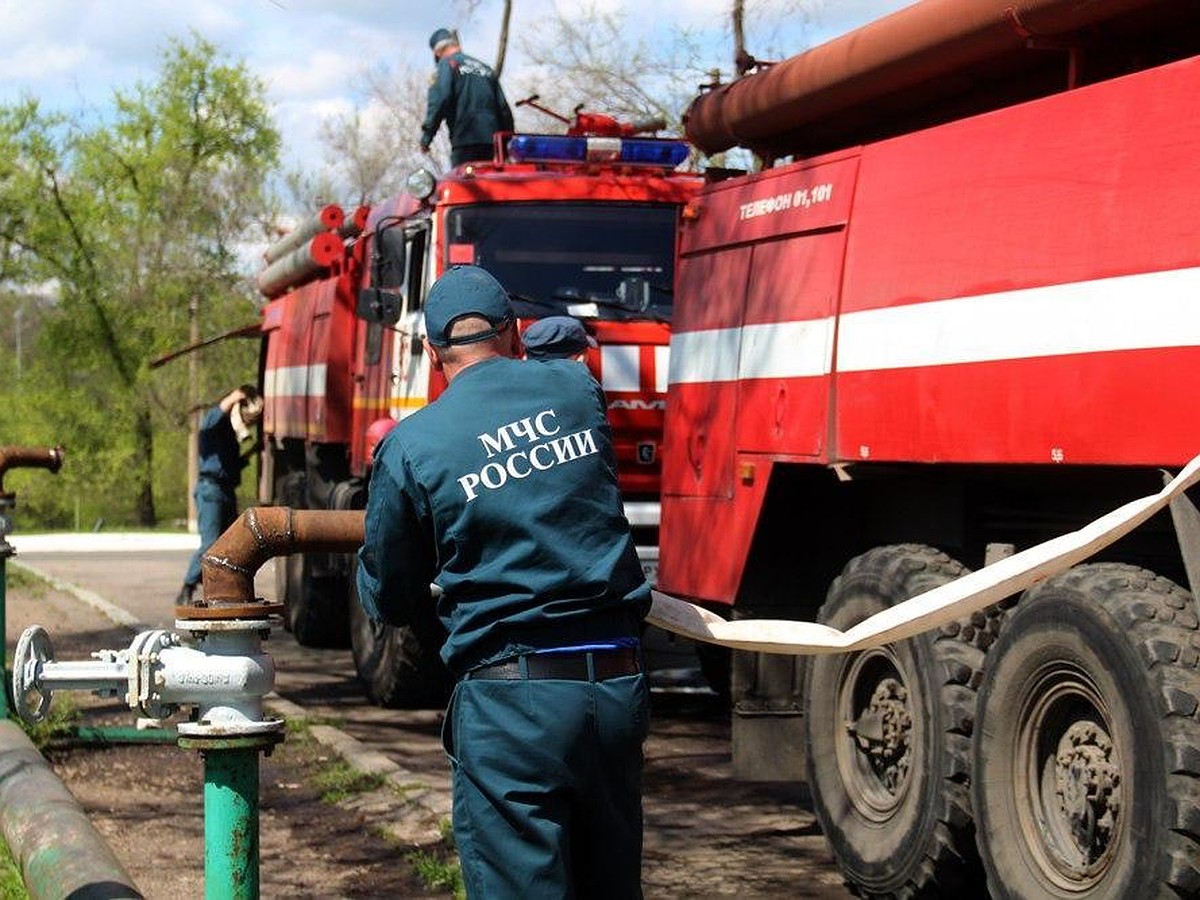 По зову сердца вне зависимости от звания и возраста: за год 200 донских  пожарных привезли жителям ДНР 173 тысяч тонн воды - KP.RU