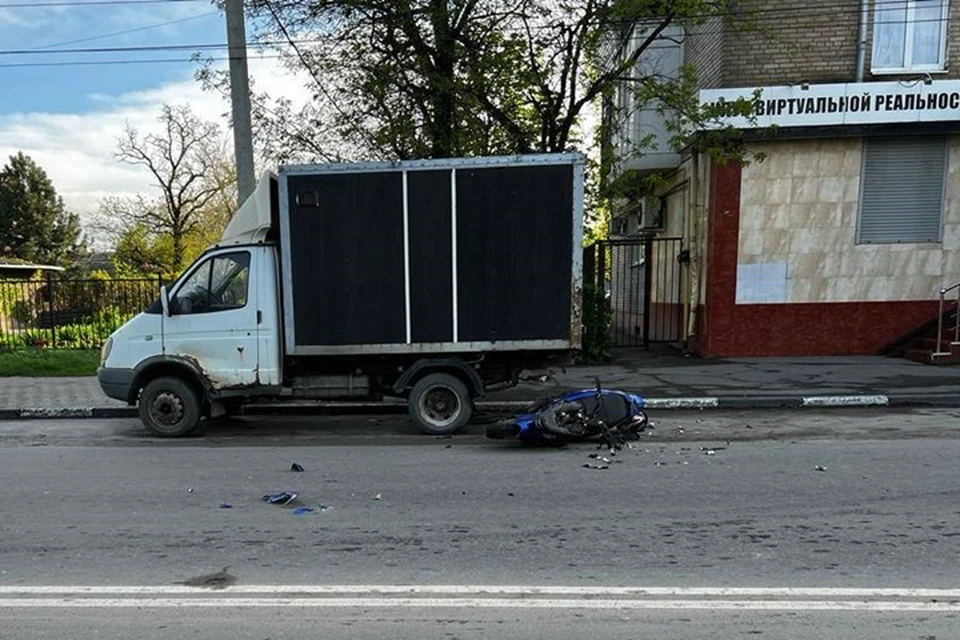 ДТП произошло на улице Московской в Азове. Фото: отдел пропаганды ГИБДД по области.