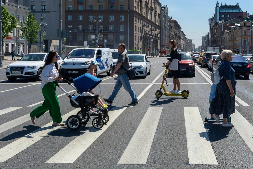 На месте ДТП работают оперативные службы города