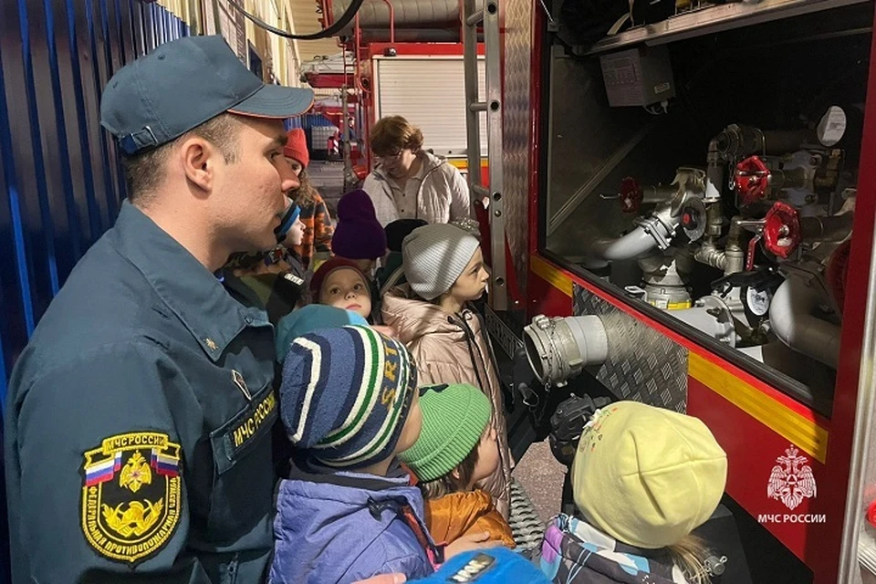 Пожарные провели экскурсию для школьников в Хабаровске