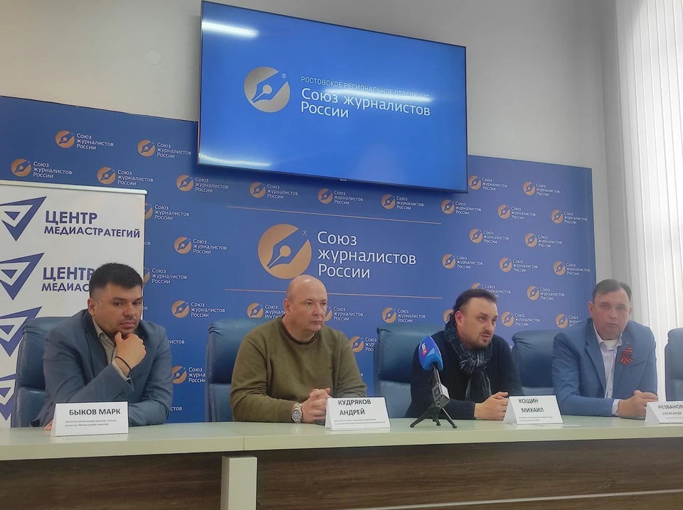Участники встречи рассказали журналистам о съемках и премьерных показах художественных фильмов на тему войны.