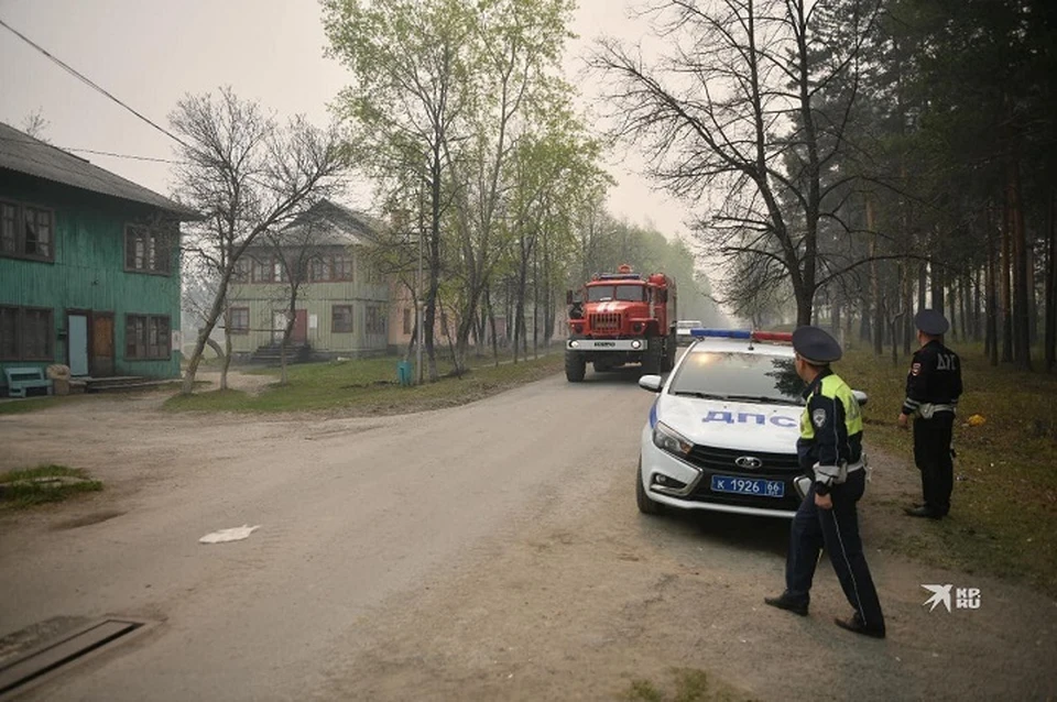 Полицейские на месте контролируют въезд спецтехники