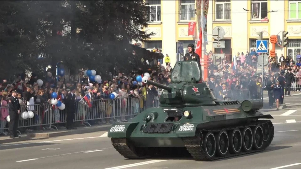 Танк Т-34 с фото ветерана завтра возглавит парад Победы на площади Советов.