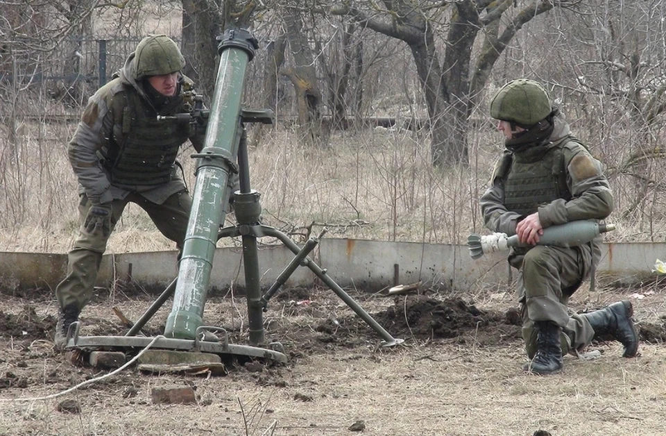 Боец подорвал гранату, уничтожив несколько противников