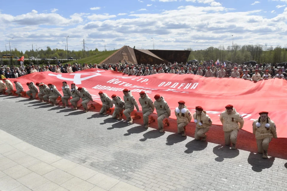 Площадь этой копии знамени - 200 квадратных метров. Фото: пресс-служба Музея Победы