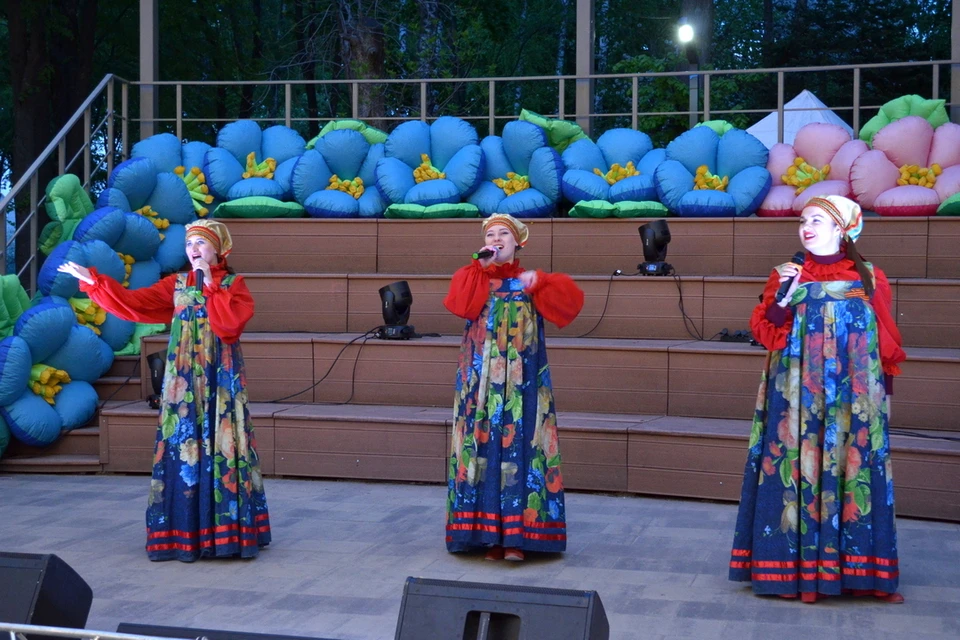 В День Победы в Быхановом саду исполнили народные песни