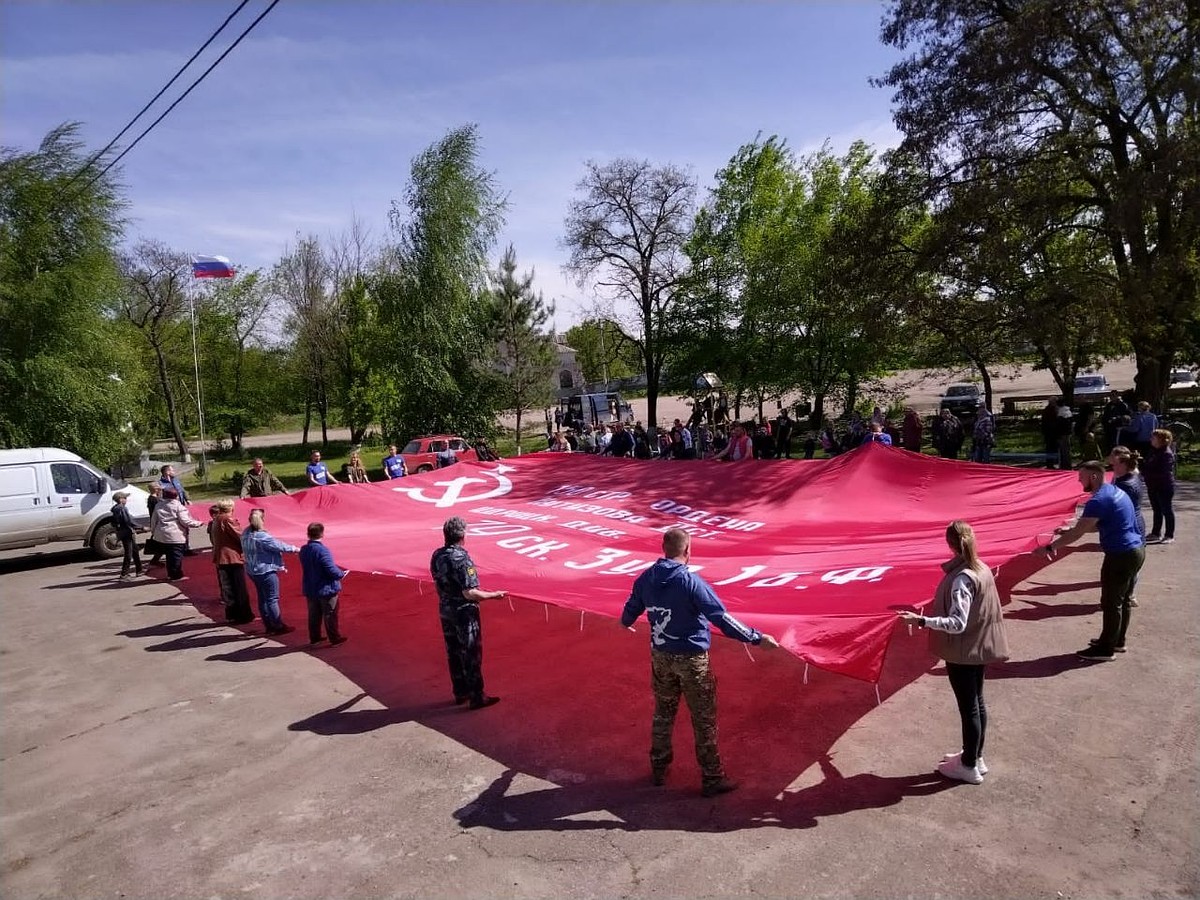 Представители Астраханской области доставили в Кременской район очередной  гуманитарный груз - KP.RU