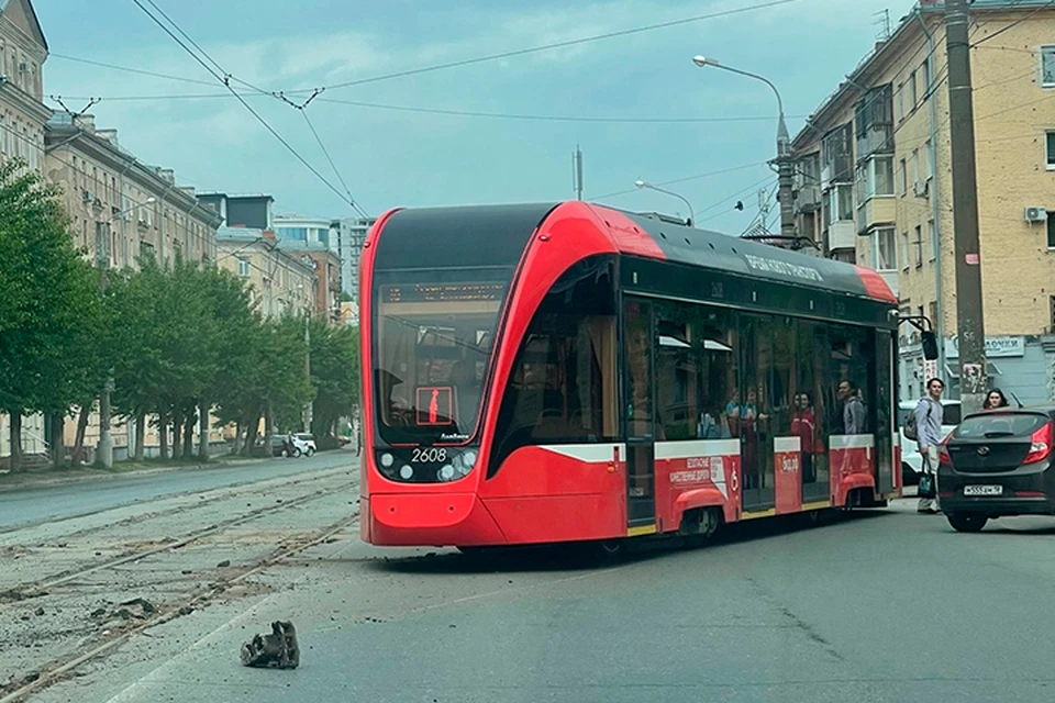 Трамвай сошел с рельс на ул. Ленина. Фото: очевидцы