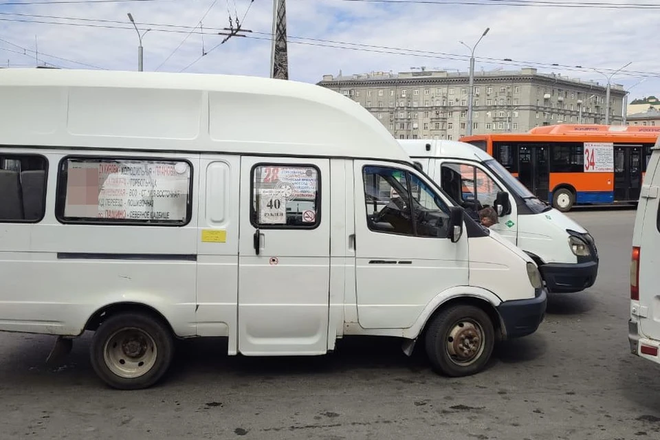 Две маршрутки столкнулись на площади Калинина. Фото: предоставлено Дмитрием
