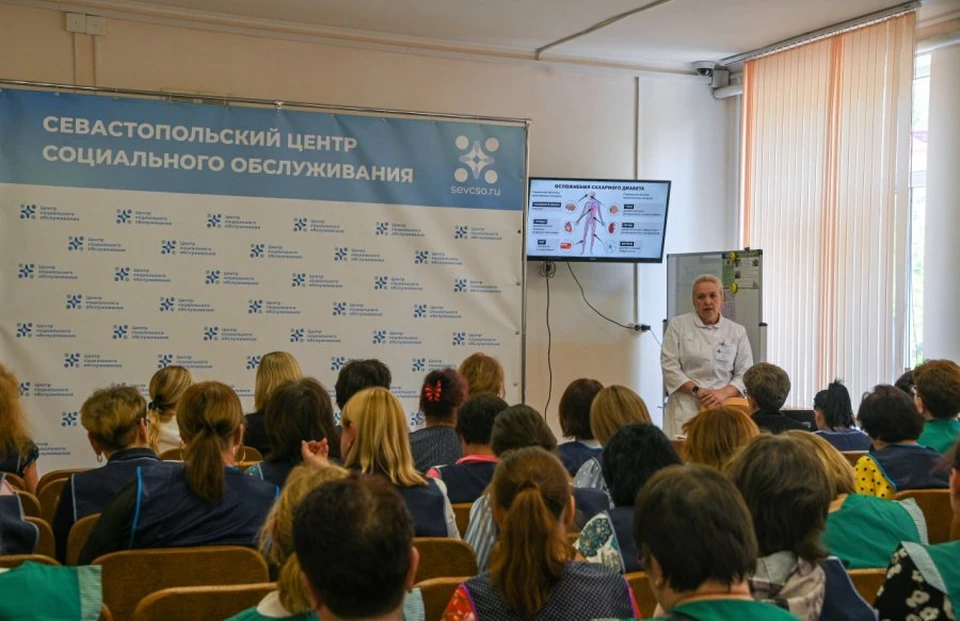 Пользу от этих лекций ощутили сотни людей. Фото: sev.gov.ru
